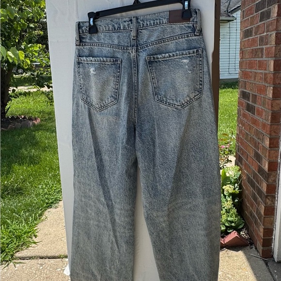 High Rise Distressed Jeans - Blue - Picture 4 of 8